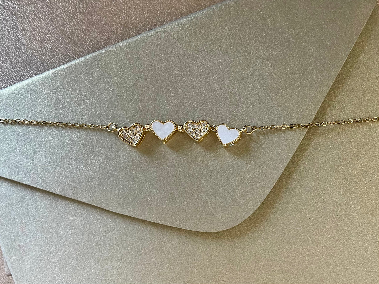 HeartLuxe Clover – The Pendant of Two Stories