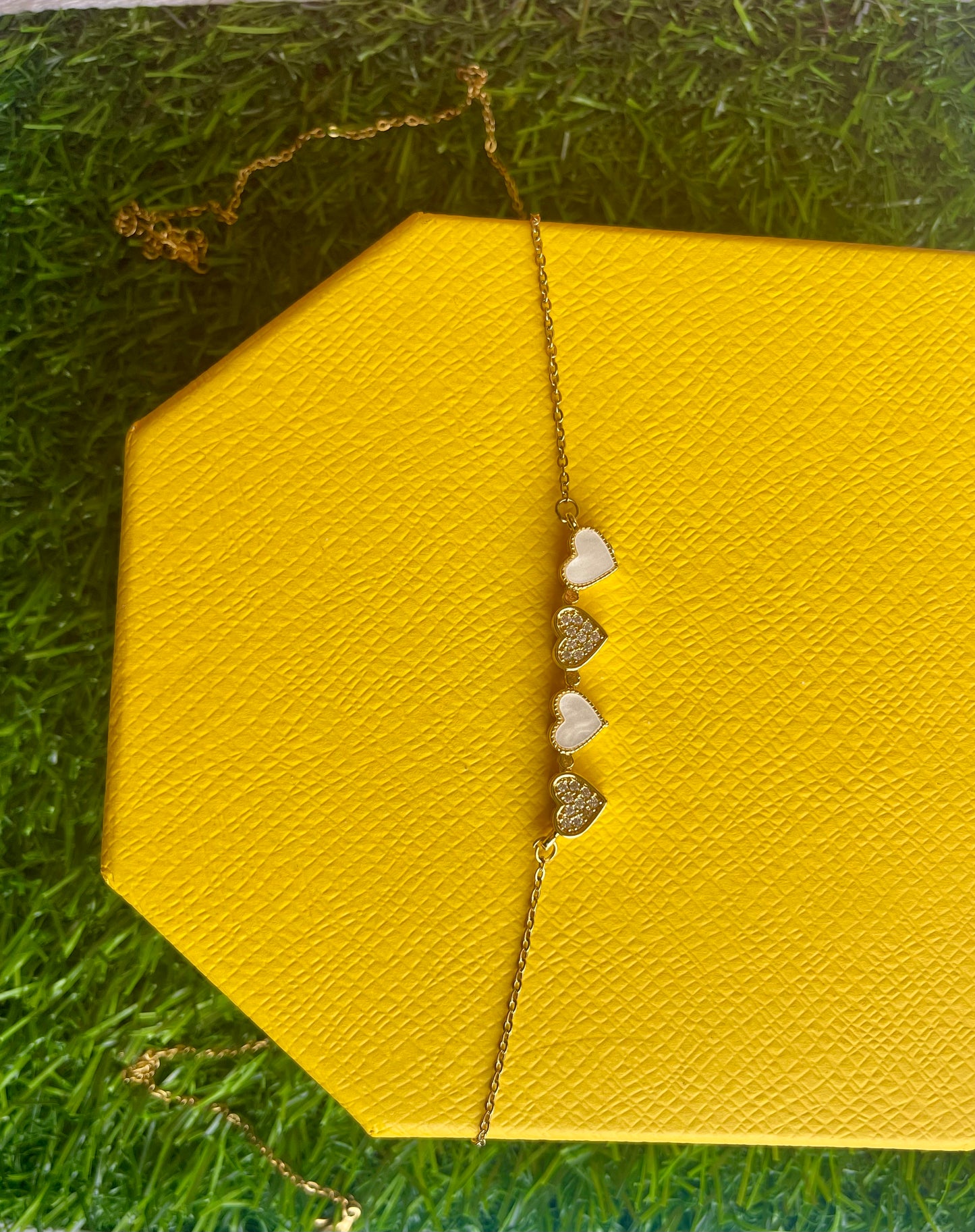 HeartLuxe Clover – The Pendant of Two Stories