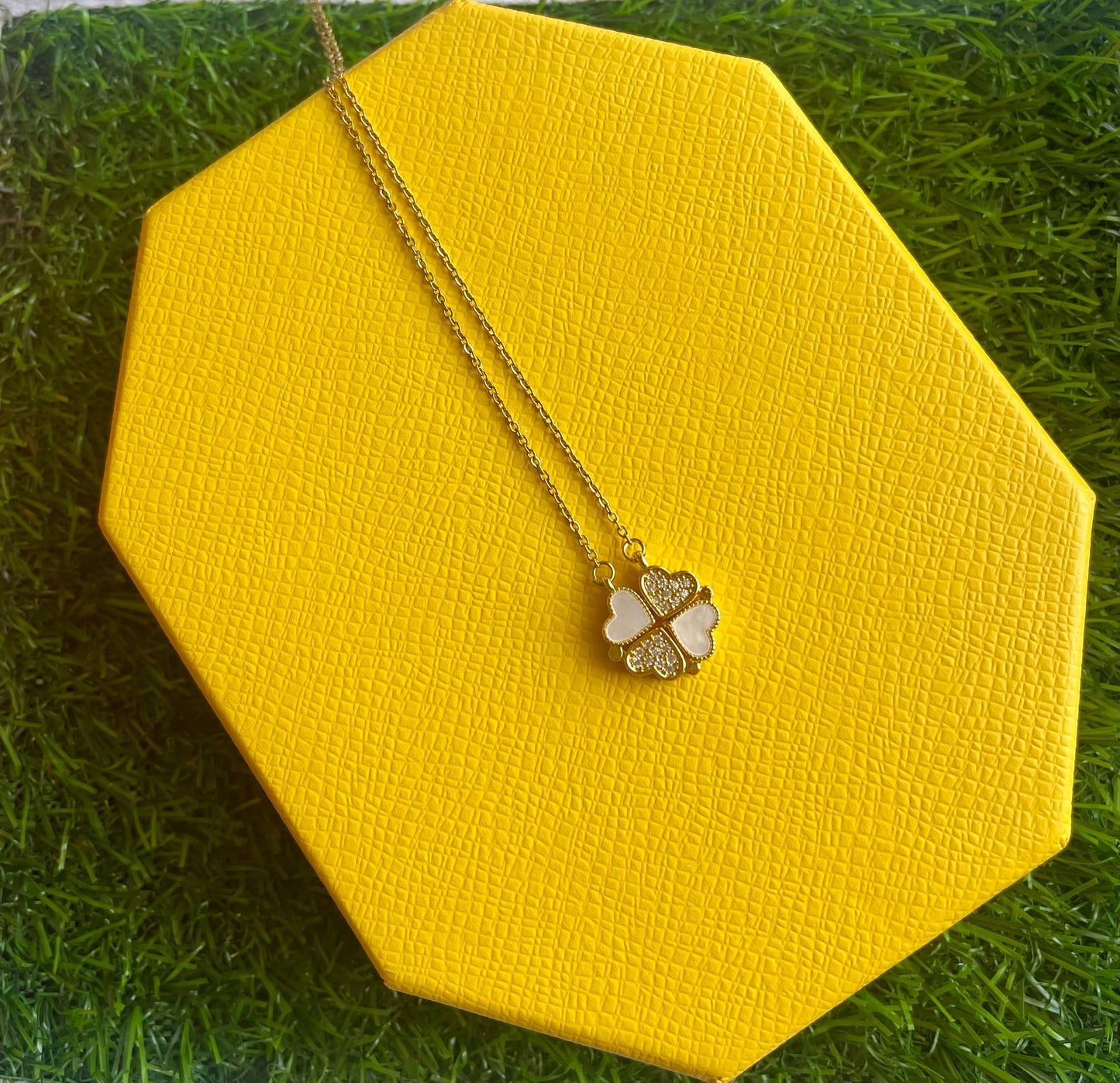 HeartLuxe Clover – The Pendant of Two Stories